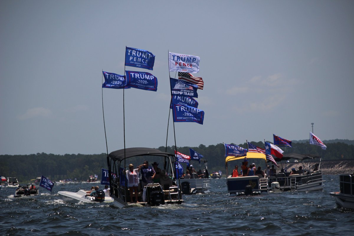 FigariStephanie's tweet photo. GREATEST TRUMP PARADE OF AT LEAST 500 BOATS!  Lake Sam Rayburn TEXAS.  HAPPY 4TH MR. PRESIDENT!!! @realDonaldTrump @POTUS https://t.co/OqdBpzD1tT