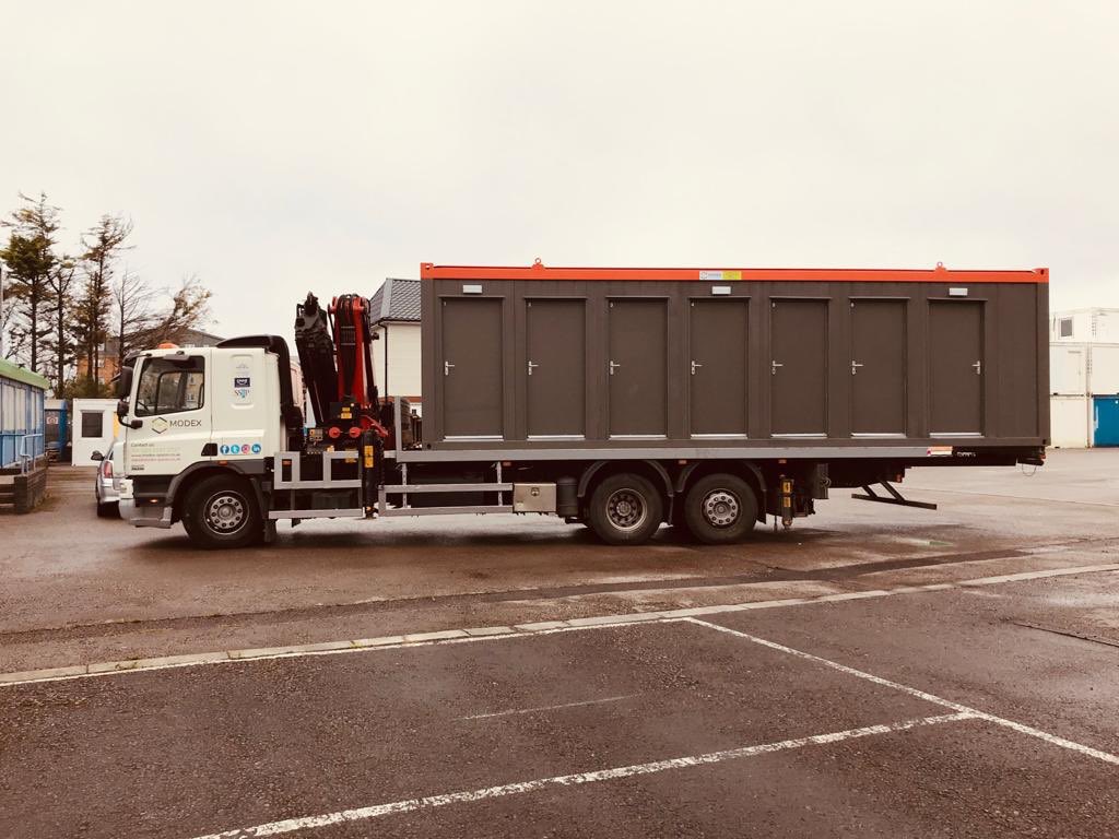 modex_spaces's tweet photo. #DeliveryDay

Delivery day for @BouyguesUK new toilet blocks which allow construction works to social distance by having totally separate cubicles 

#modularbuildings #socialdistancing https://t.co/OHMPPraBzA
