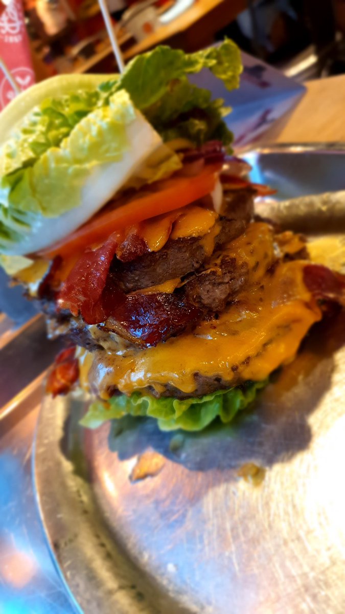 daniel_wwf's tweet image. #whatsbeef #frankfurt #ffm Selim's ABC with triple patties and extra bacon, no buns because #keto #cheatday #whtsbf