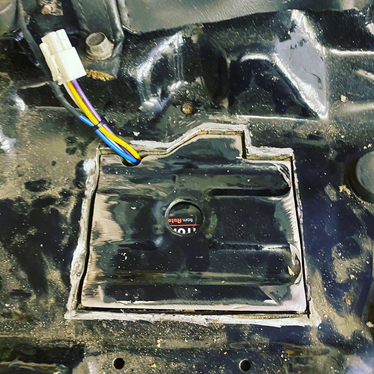 stantonms's tweet photo. Electronic ignition converter was stuck to the back mudguard, tried to find somewhere to put it but couldn’t find a gap big enough, so I had to make one , in the seat! Finish it off tomorrow #rd250 #Yamaha #classic2stroke #2stroke https://t.co/5nO4Jbydcz