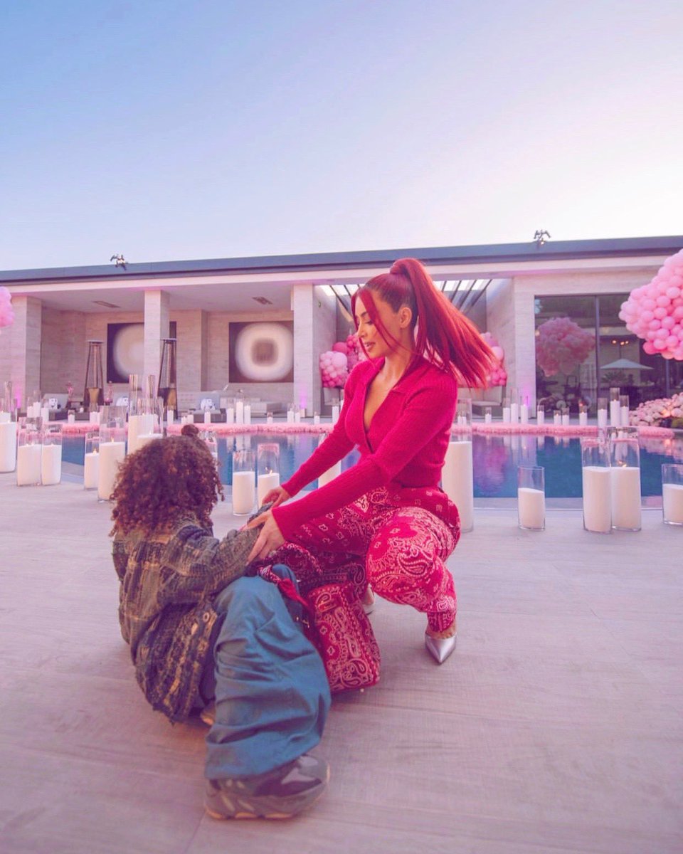 Kim Kardashian tweet media