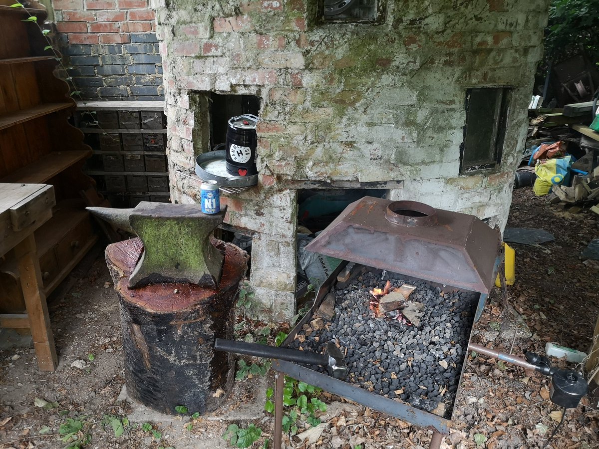 ben_hammerton's tweet photo. 8pm on a Saturday?.... Forging some stuff?... With Hammerton N1?... Of course! https://t.co/d6Y9EUBzRD