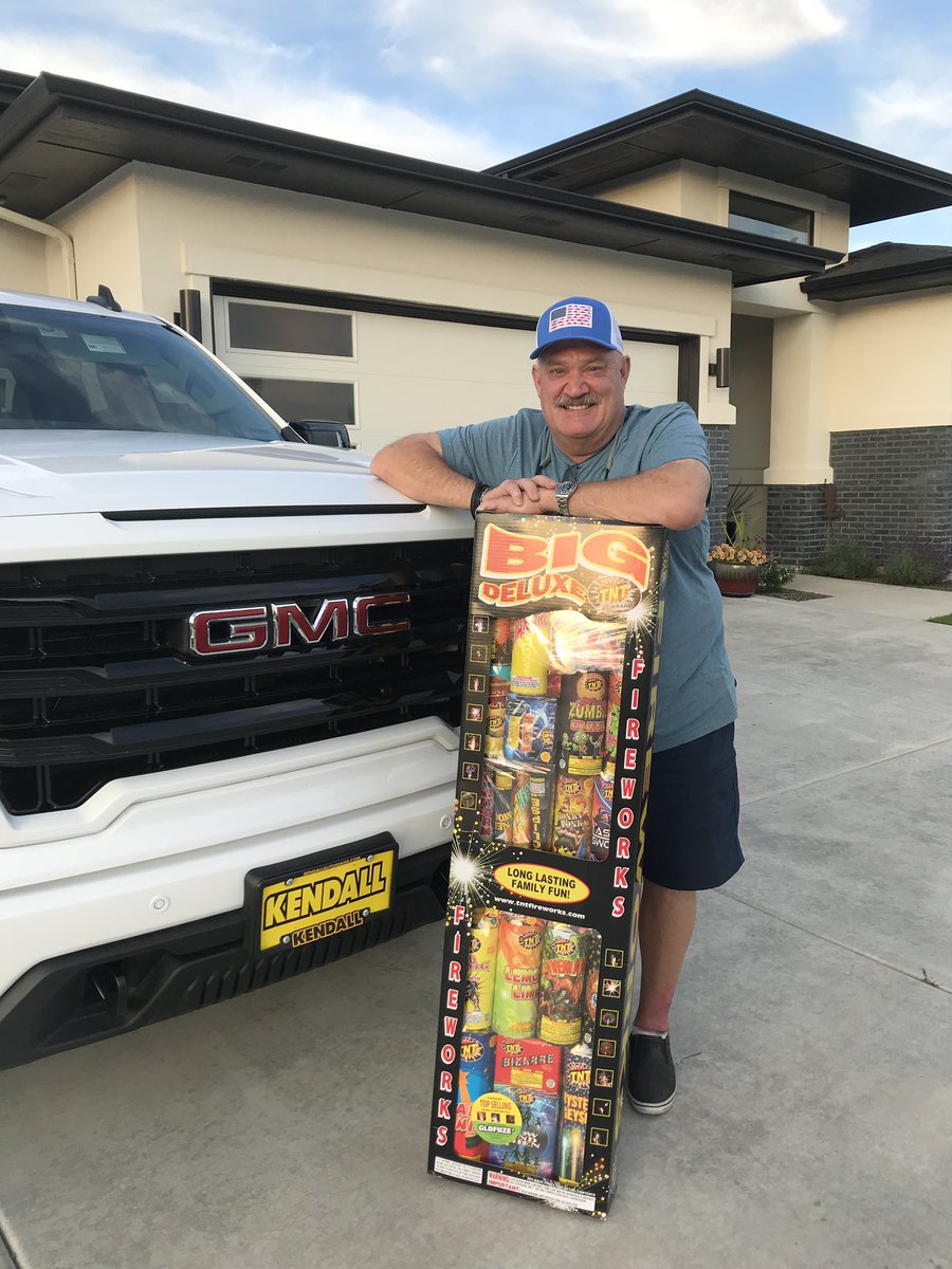 crabwizard's tweet photo. Happy 4th of JulyπΊπΈ, everyone! I hope you are celebrating our independence with family, friends, food and fireworks, lots of fireworks! #4thofJuly2020 πΊπΈ#IndependentsDayβ€οΈπ #BBQπ #fireworks π#allmencreatedequal https://t.co/wux4NqIDec