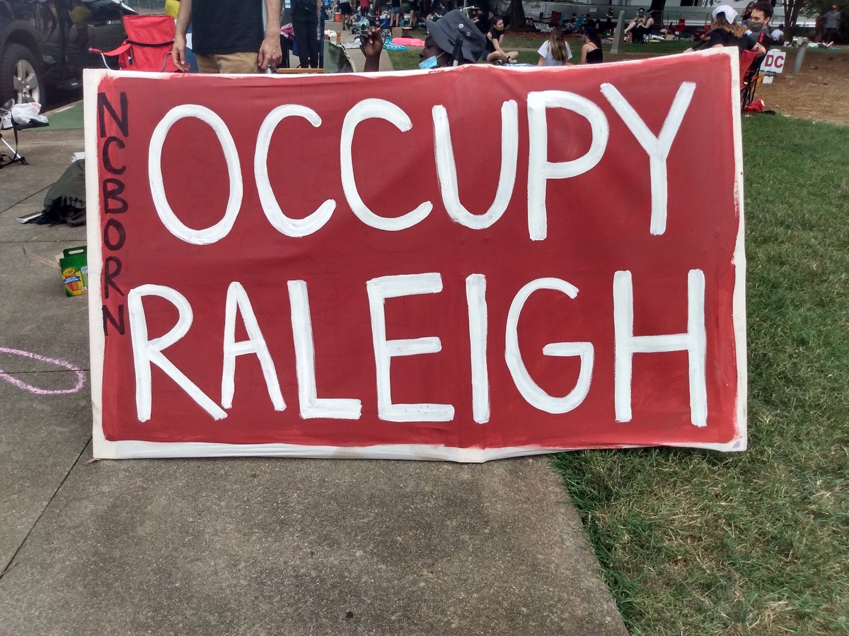 DurmProgDems_06's tweet photo. We are still in front of the governor's mansion. Check out @NCBORN_ for a schedule of the day. Wear a mask and keep it on! We will be here until @NC_Governor vetos #SB168
#raleighprotest #occupyraleigh #durhamprotest #durham #4thofJuly #4thofJuly2020 #RaleighDemandsJustice https://t.co/K90TyK7re2