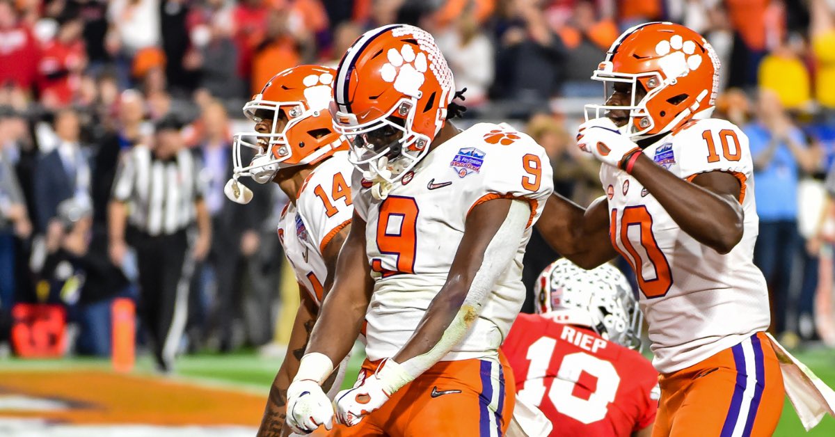 Trevor_Etienne's tweet photo. #AGTG ✨Blessed and honored✨to receive my 6th offer from the University of Clemson🐅🧡💜 #allin @ClemsonFB @DonnettaEtienne https://t.co/0vQkcfMVx9