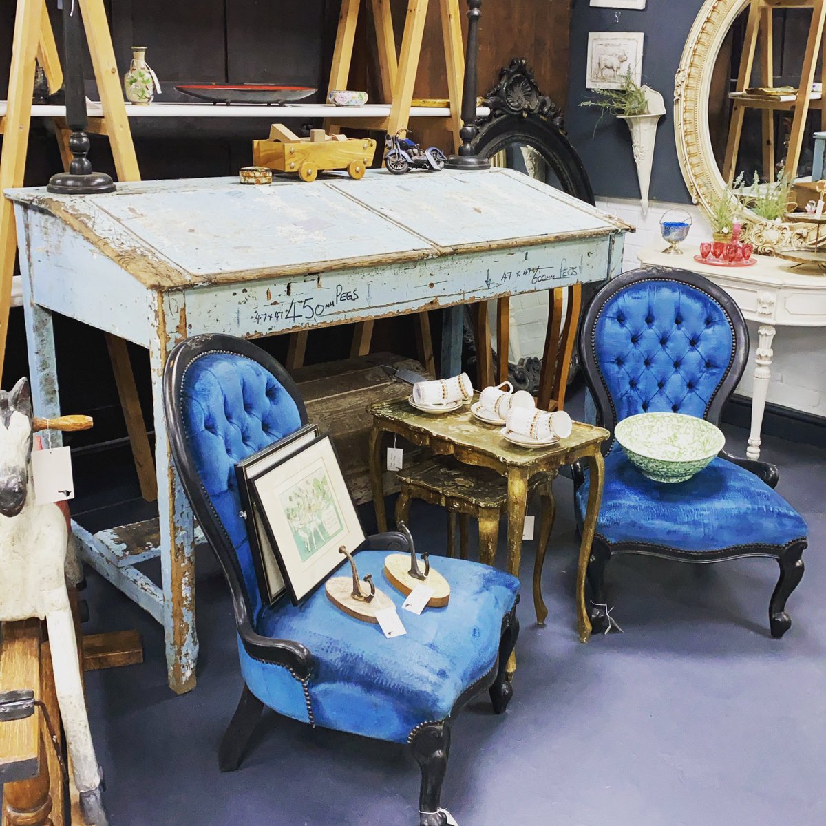 astraantiques's tweet photo. This genuine meat traders till with internal storage is available here at Astra,itβs the most desirable chippy blue. #meattraders #chippypaint #chippyblue #astraantiquescentre #hemswell #lincolnshire https://t.co/jUscD7gQMz