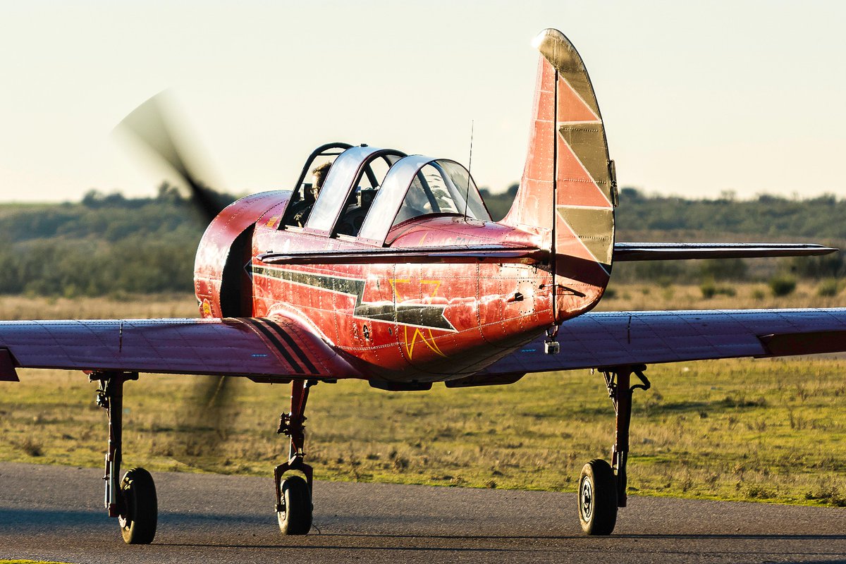 FOTOgrAAMA's tweet photo. Nuestro socio José Luís Celada @joseluiscel envia estas preciosas fotos 📷 de la Asociación Jacob52 @jacob52es en el #Aerodromo de #Casarrubios #LEMT #aviation #AvGeek #planespotting #spotters #aviationlovers #aviationnews #aviationdaily #aviationtag #spotter #FOTOgrAAMA #yak52 https://t.co/09yOhjALJK