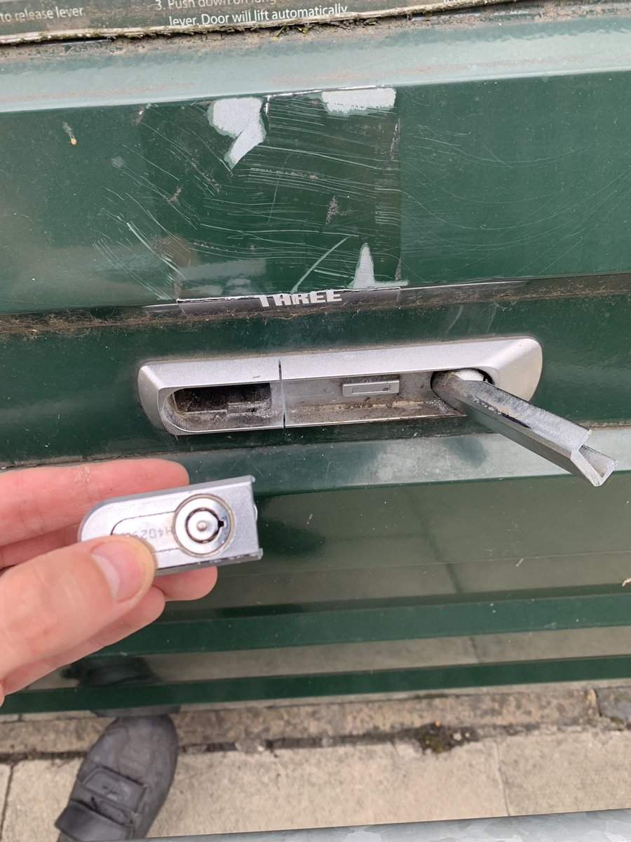 iammichaelmoore's tweet photo. @hackneycouncil My bike was stolen from Cycle Hangar 448 Brooke Road. Hangar lock cut off &amp; needs replacing (bike had been secured using steel-o-flex @ABUS_UK lock). Theft reported to @metpoliceuk Reports on @Nextdoor_UK of Hackney hangars being targeted by thieves. https://t.co/Ax391umatV