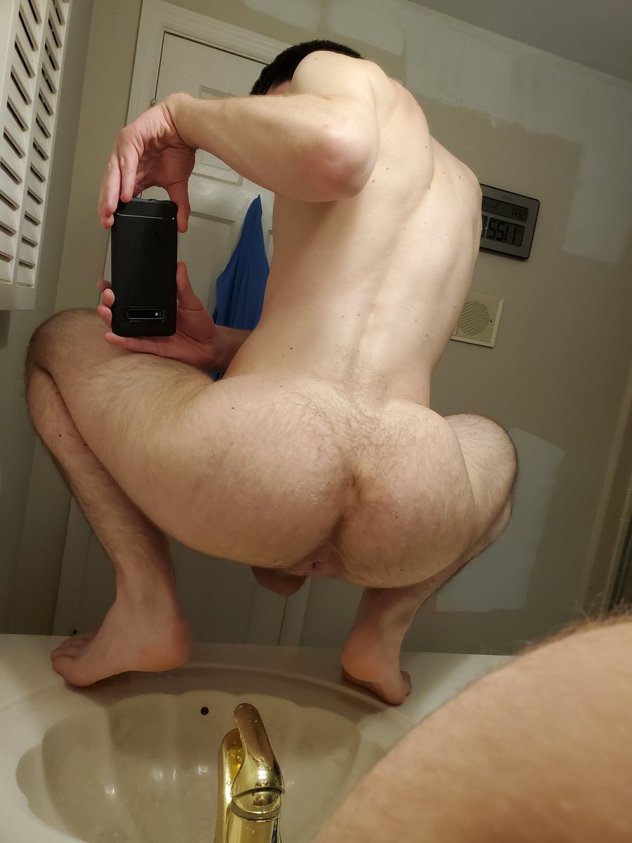 twinkyhornyboi's tweet photo. Anybody's face i can sit on? https://t.co/4hCZXyydaD