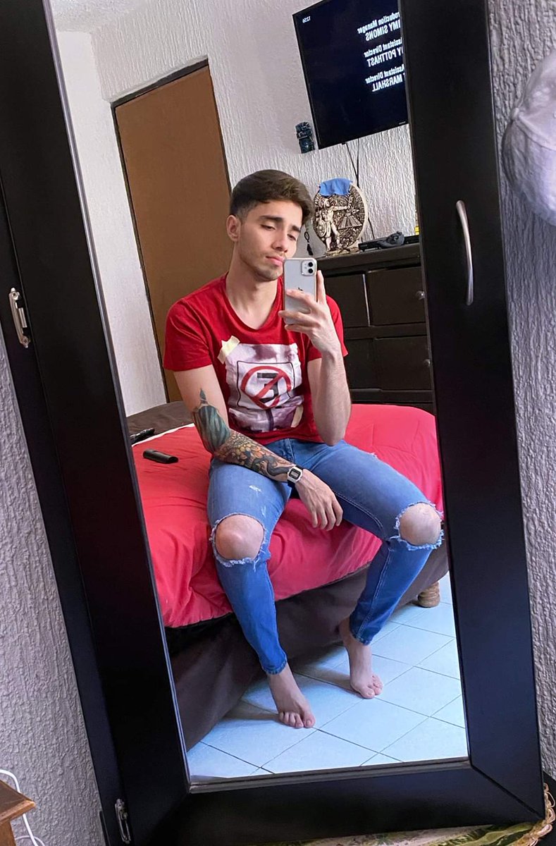 LeonQuemados's tweet photo. APORTE

Nombre:Leonardo.

Alguien tiene información, Nudes o sabe algo de él? https://t.co/ubC96XezS2
