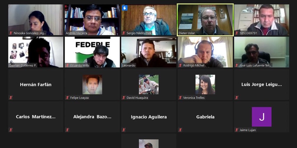 AgriterraLAC's tweet photo. @COOPRINSEM y #Colun @dieteruslar de Chile presentaron a las asoc de lecheros de Bolivia #Fedeple #Fedeplet #Asople #APL #LaPurita las virtudes y cimientos del modelo cooperativo: objetivo común, gobernanza transparente, administración eficiente, generación de utilidades y valor https://t.co/tokgNnUkey