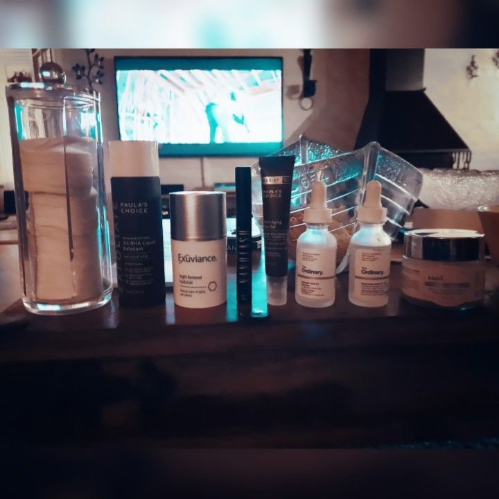 MalinLavn's tweet photo. Doing my skincare routine whilst watching lethal weapon with my dad ♡ 
#skincare #skincareroutine #paulaschoice #exuviance #theordinary #klairs #lethalweapon https://t.co/n7l1DUV3or https://t.co/0GPOgCfyiO