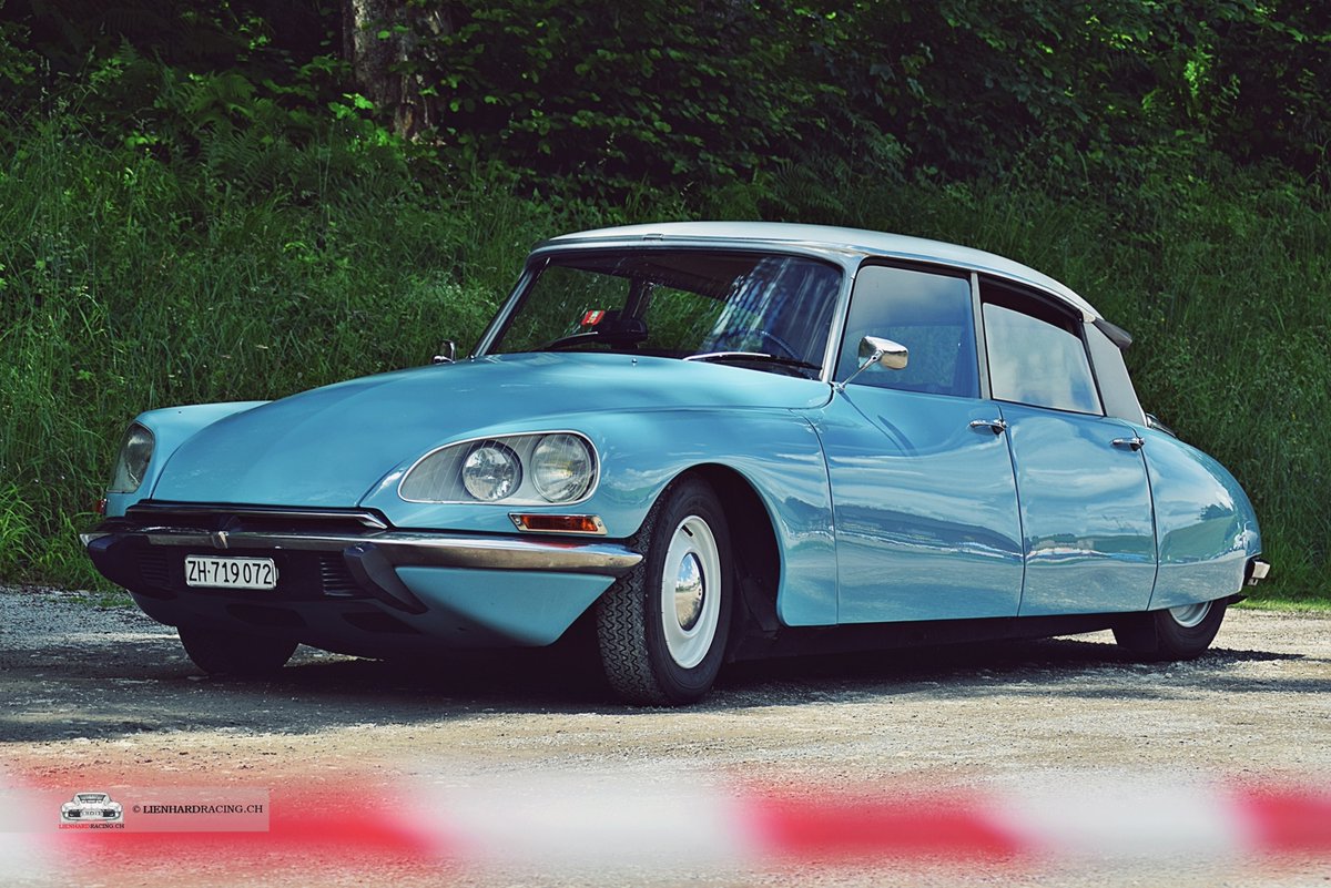 LienhardRacing's tweet photo. DS - La Déesse - Die Göttin 
#Citroën DS https://t.co/AZUPe2B4uJ