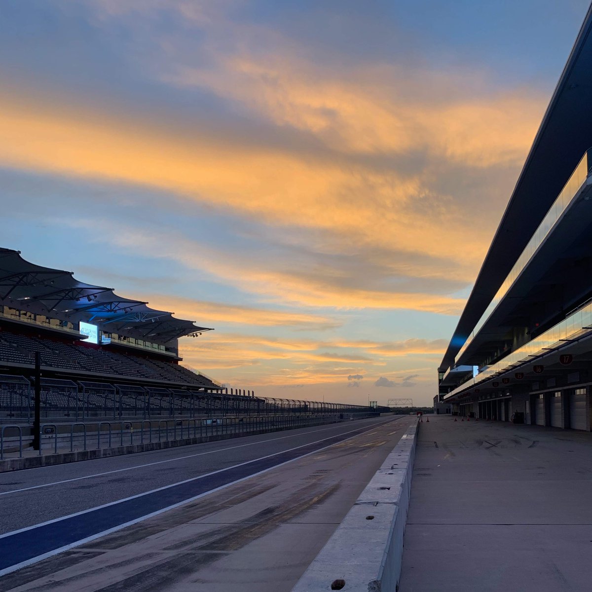 IlliniSolarCar's tweet photo. Happy #fourthofjuly! We're missing this sunset from #FSGP2019 at @COTA.
@ASC_SolarRacing
#IlliniSolarCar #solarcar https://t.co/Ff0XQYv76j