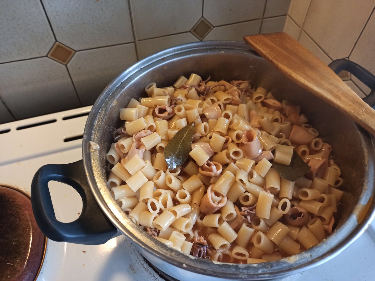 Χολομών Το Χαμένο Ρούχο 🖕 tweet media