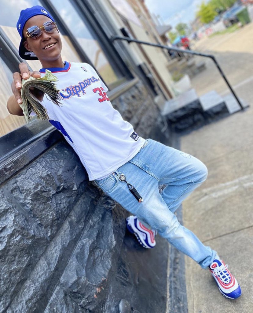 wlc_savage's tweet photo. What you been doing lor nigga ? Getting paid it ain’t nothing else to do 🤷🏽✨ #ShortybackShorty🤫 #FreeRedz&Nic⛓ #GSG💔🕊 https://t.co/PjdIpGDi39