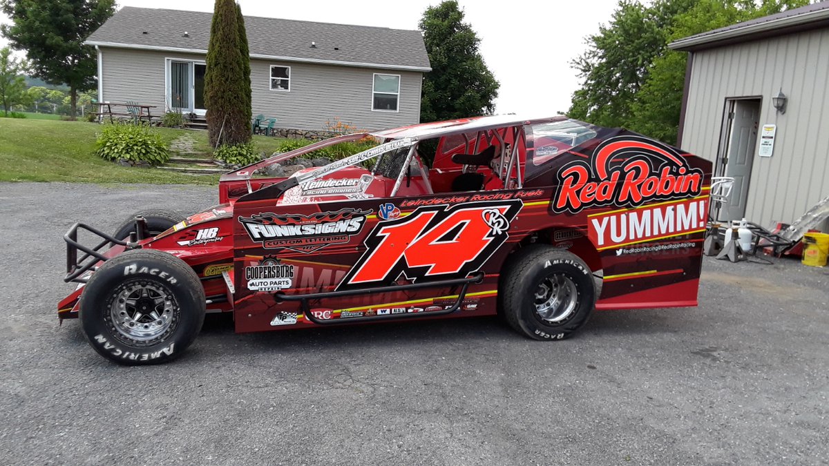JoeFunkRacing's tweet photo. Grandview Speedway bound tonight. @RedRobinRacing #YUMMM https://t.co/8fvJCdOt46