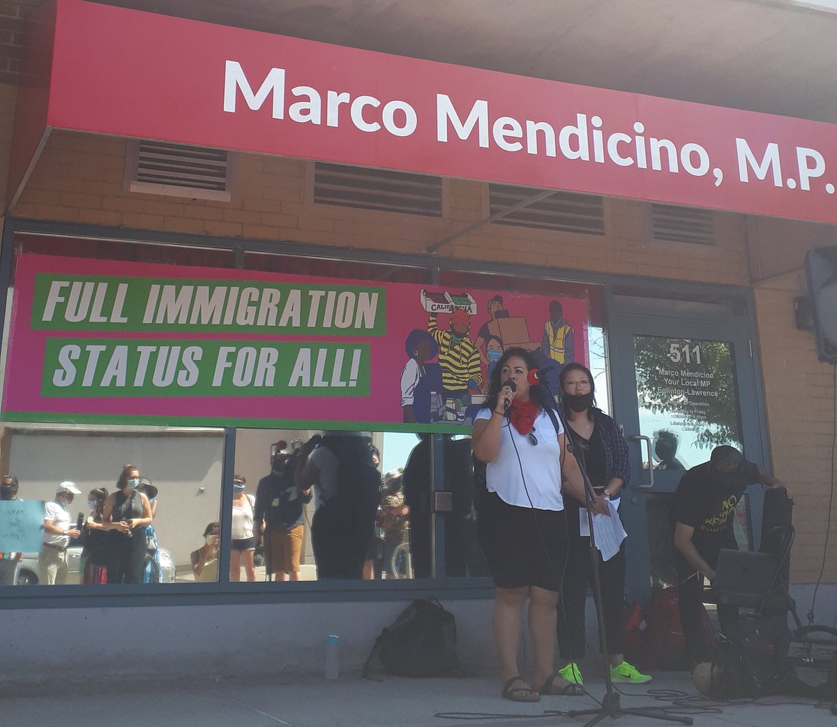 Veronica & Sarom are our fabulous emcees - "getting free is what this is all about!"  #StatusForAll