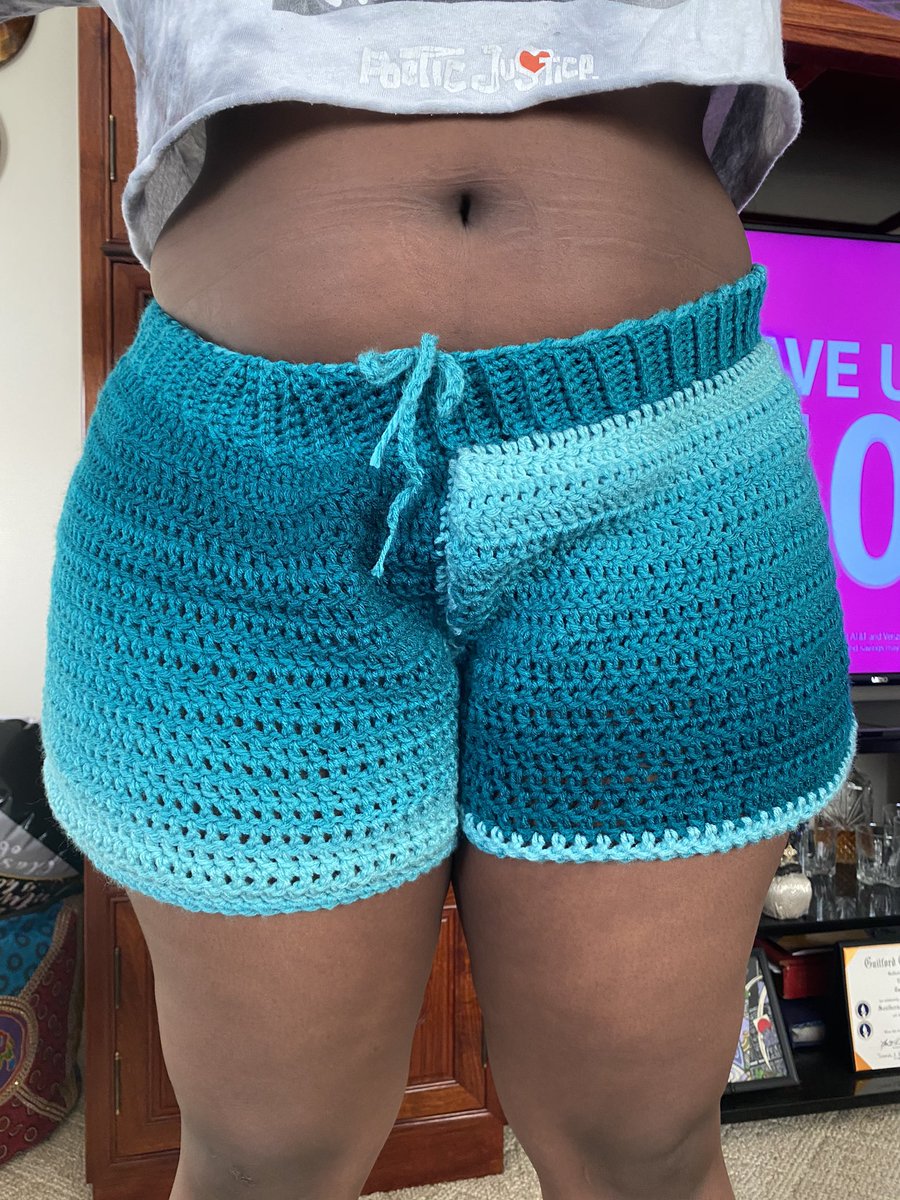 SoSoshortie's tweet photo. hey y’all so I recently started a crochet loungewear &amp; accessories business and I’d really appreciate y’all RTing this! I take custom orders &amp; have ready-to-ship items! find me on IG at crochetcarryout and _shortiebynature_ https://t.co/iW95cWOC94