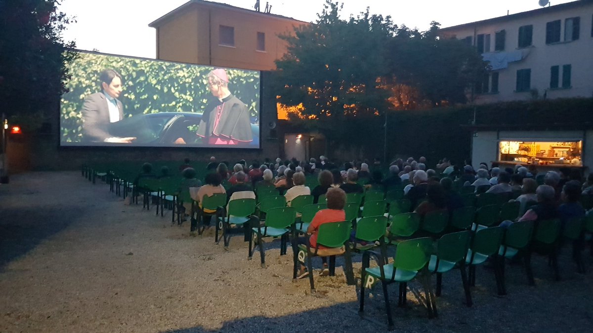 OdeonPisa's tweet photo. #unfigliodinomeerasmus
C'è voluto una commedia italiana per rivedere tanta gente al cinema...:)
https://t.co/cVRsLqPCUf
#cinemaestivoroma #pisa #cinema @LucaBizzarri  @paolokessisoglu https://t.co/oc6Zevz8hm