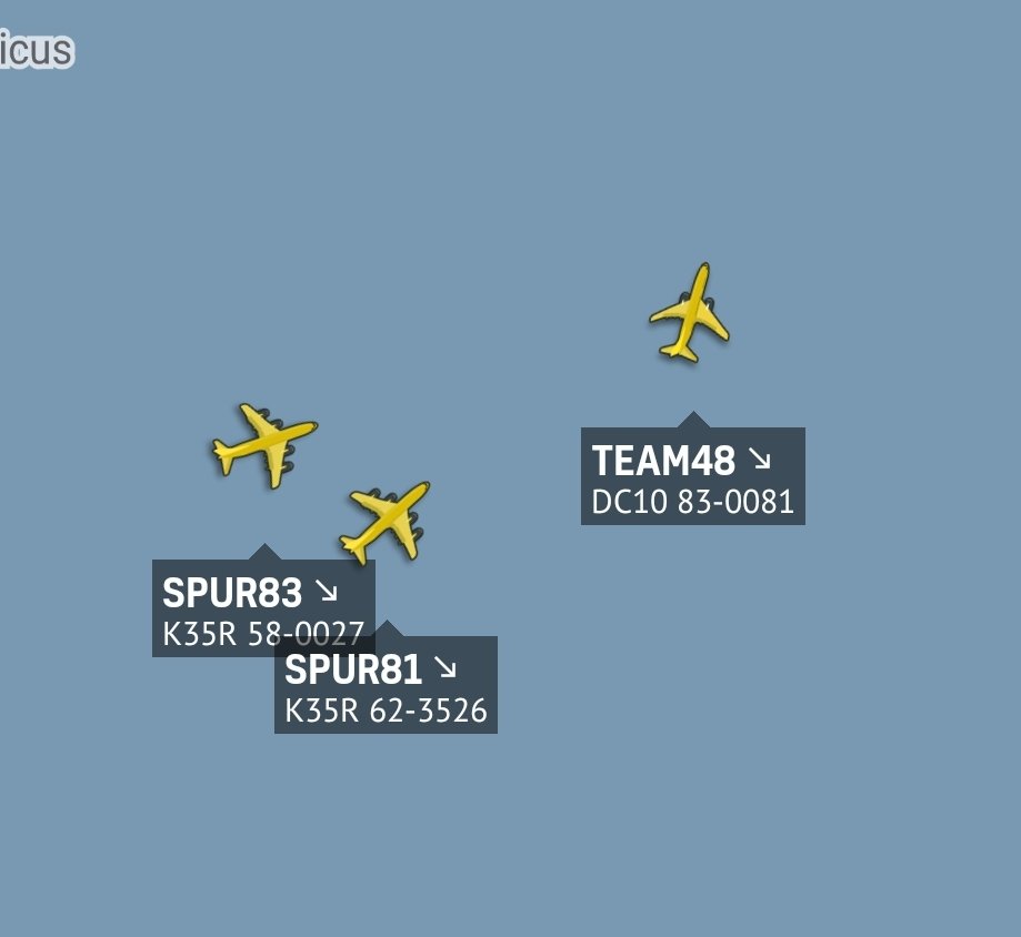 is_keelu's tweet photo. USAF
3Γ KC-135R Stratotanker
#SPUR81 #SPUR82 #SPUR83
2Γ KC-10A Extender
#SPUR80 #TEAM48
1Γ B-52H Stratofortress
#AE5871
Spotted off the coast of #Maine
(Preparing for a flyover?) https://t.co/8nefKjSSPM
