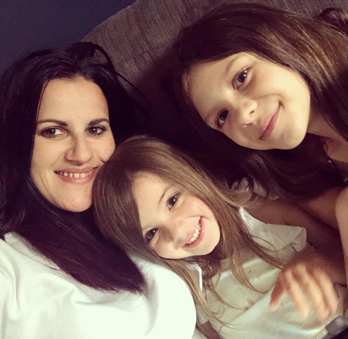 spaxtonbrownAB's tweet photo. They long to be at school and see their friends but everyday they wear a smile on their face. I don’t give these two the credit they deserve, your laughs and giggles, your imagination, your way of viewing life....something I can learn from, cheers kids you’re the best 😘 #myheros https://t.co/Wnqk2kRwdp