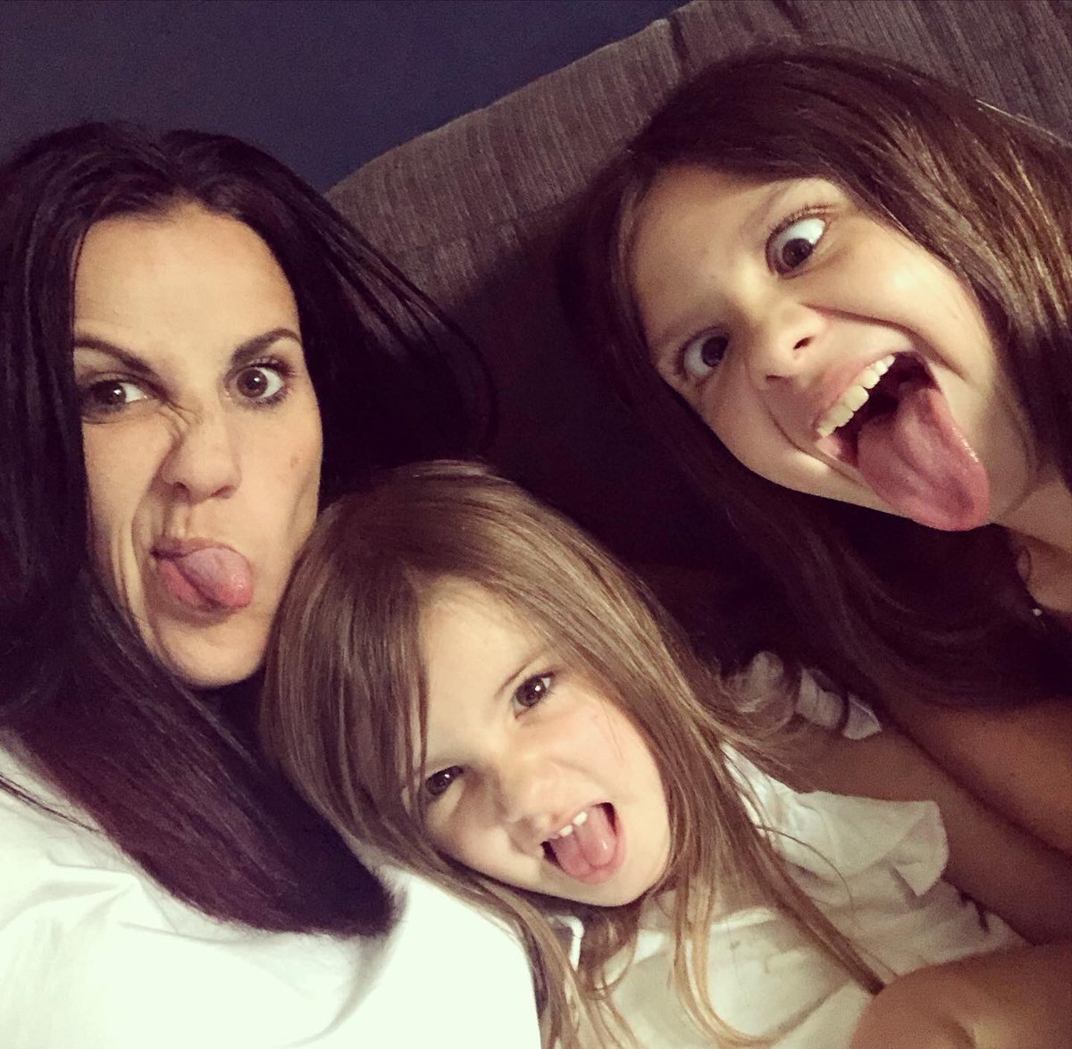 spaxtonbrownAB's tweet photo. They long to be at school and see their friends but everyday they wear a smile on their face. I don’t give these two the credit they deserve, your laughs and giggles, your imagination, your way of viewing life....something I can learn from, cheers kids you’re the best 😘 #myheros https://t.co/Wnqk2kRwdp