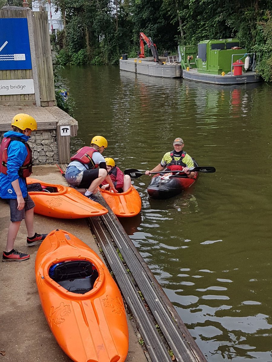 BennettDofE1's tweet photo. DofE based year 9 Kayak Club. On the water today. Fantastic to see young people having fun. @bennettmemorial @BennettGeog @bennetthistory @BadgerEnglish  @DofESouthEast Thanks to @chrismagicianuk @Beedleskia for your support. https://t.co/TjkSrzfLlJ