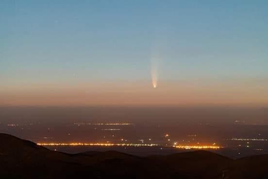 vivstoitsis's tweet photo. Comet C/2020 F3 (NEOWISE) taken by Da Ko in Mexico on the 4th. https://t.co/d0MJNLvTEA