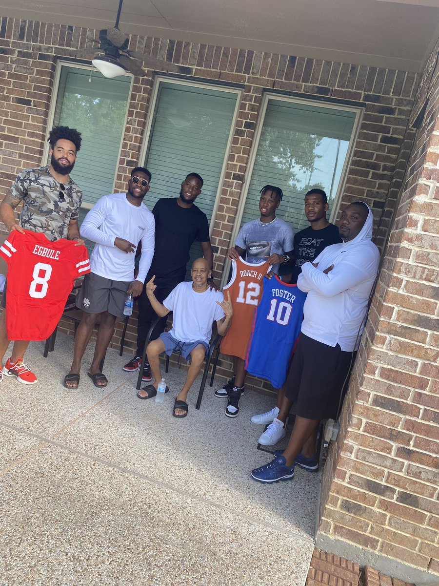 KLR_doce's tweet photo. Seeing the look on my uncle face was all the fireworks i needed for today!! Next YT video is going to touch y’all hearts fr! Everybody send good vibes and motivation to my unc @coachbrou70 !! Link my to YouTube channel is my bio!! Video dropping soon!! https://t.co/I1arr9SqbM