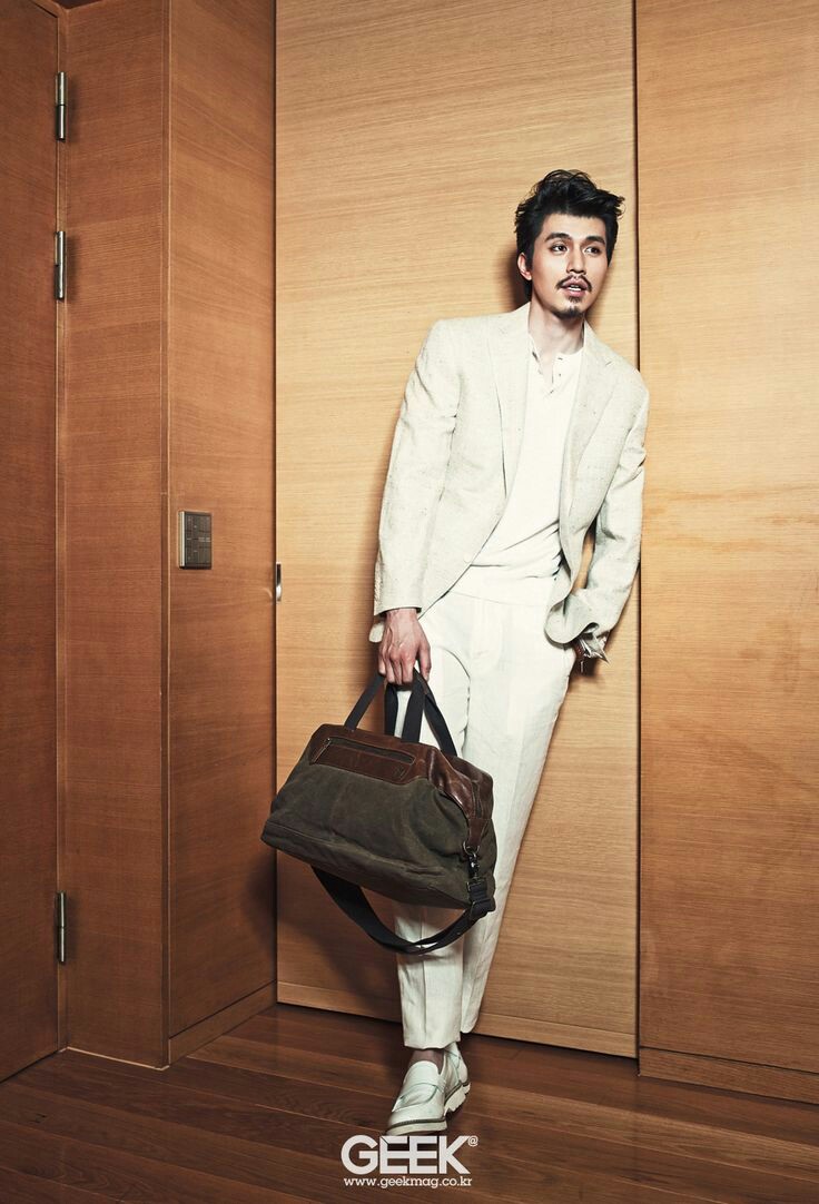 o_oy23's tweet photo. Lee Dong Wook interior spreads For Geek's june 2013

#LeeDongWook #WookooY
#อีดงอุค #ดงอุค https://t.co/l6ch1pM2r8