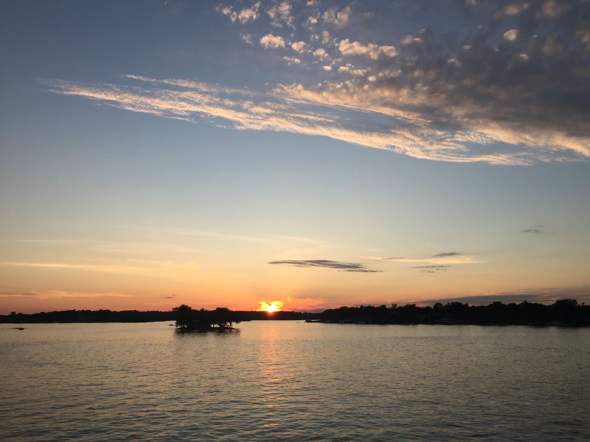 BoatToursSam's tweet photo. With sunsets like this who needs fireworks? Our fist dinner cruise of 2020 underway tonight. We hope everyone is enjoying their Independence Day! https://t.co/OkRogdPDJy
