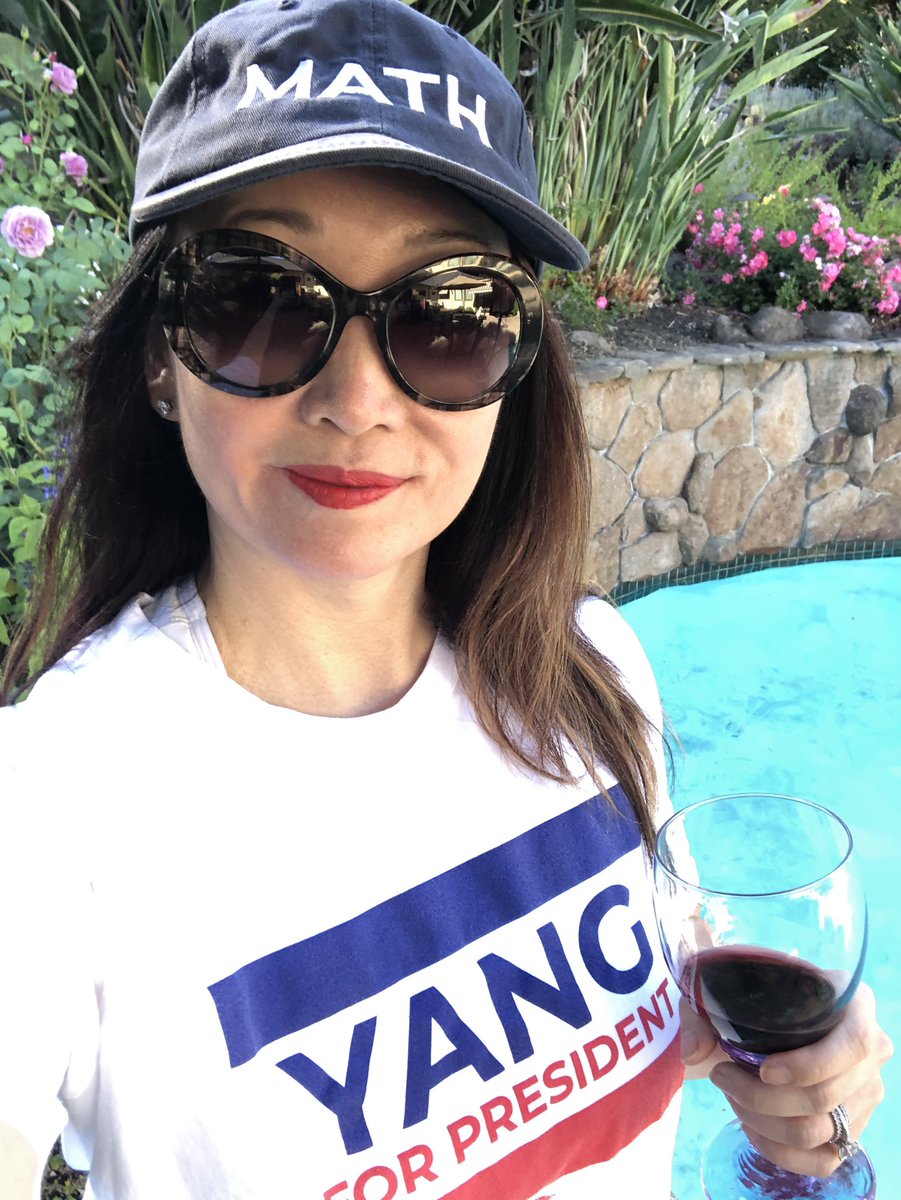 TyrenePamstein's tweet image. It’s the most patriotic shirt I’ve got. 🤷🏻‍♀️ #YangGang #AmericaNeedsYang #4thofJuly 🇺🇸