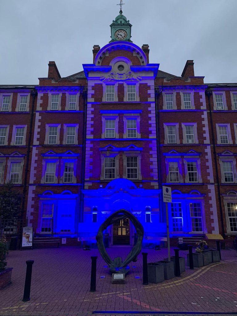 ImperialNHS's tweet photo. Tonight we are lighting up the entrances to our hospitals in memorial of those we have sadly lost during the coronavirus pandemic.

Tonight we remember Jermaine Wright at Hammersmith Hospital: https://t.co/ww3G4AWUnF

#LightUpBlue #ImperialNHS https://t.co/t2p7FlNnQs