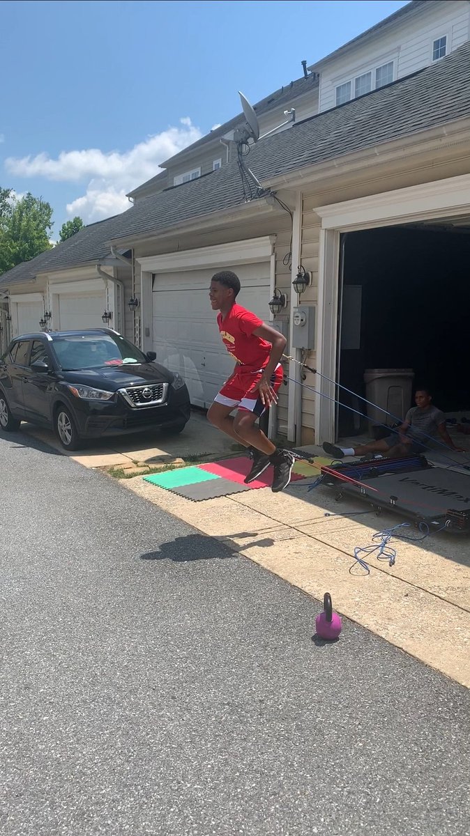 CharlesCtyElite's tweet photo. Eric put that work in today!!
#EricWedge🏀
#CharlesCountyEliteProduct💙💛 https://t.co/Y8db9U2CKw