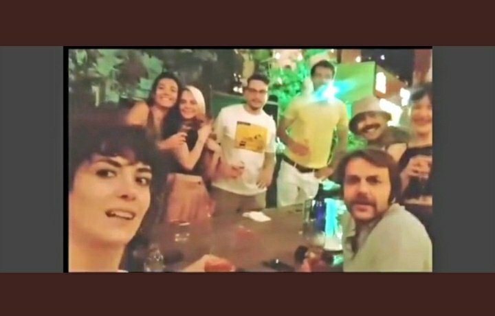 doxAudrey's tweet photo. Va beh.....
Sono stra felice!!!!
Ender, Aziz, Ayfer, Furkan, Aybüke.... sono stra commossa 😭😭
La mia famiglia adottiva 💞💞💞
#HerYerdeSen #SelDem #AybükePusat #FurkanAndıç
#Azizcanerinan #Ayfertokatli #endermıhlar https://t.co/li4zD6bJLG