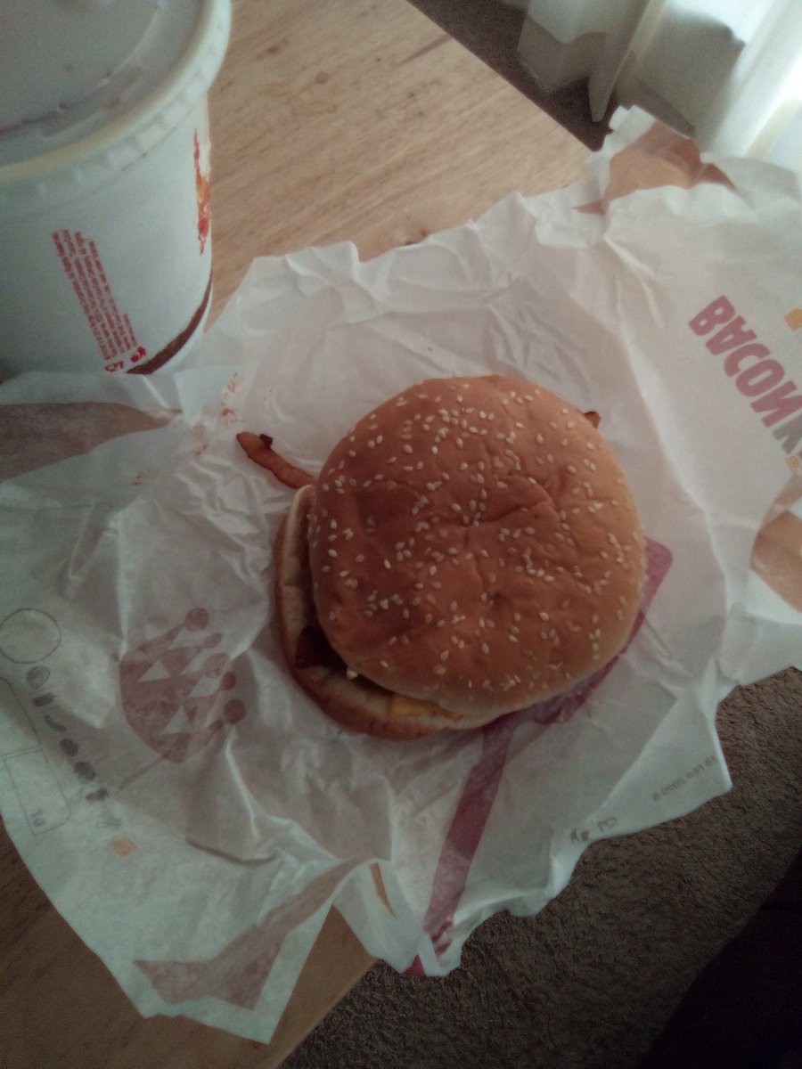 HDinosaur8000's tweet photo. Just rewatched the first iron man movie, started craving a cheeseburger, I'll review MCU movies in march https://t.co/0GCNnv6ACz