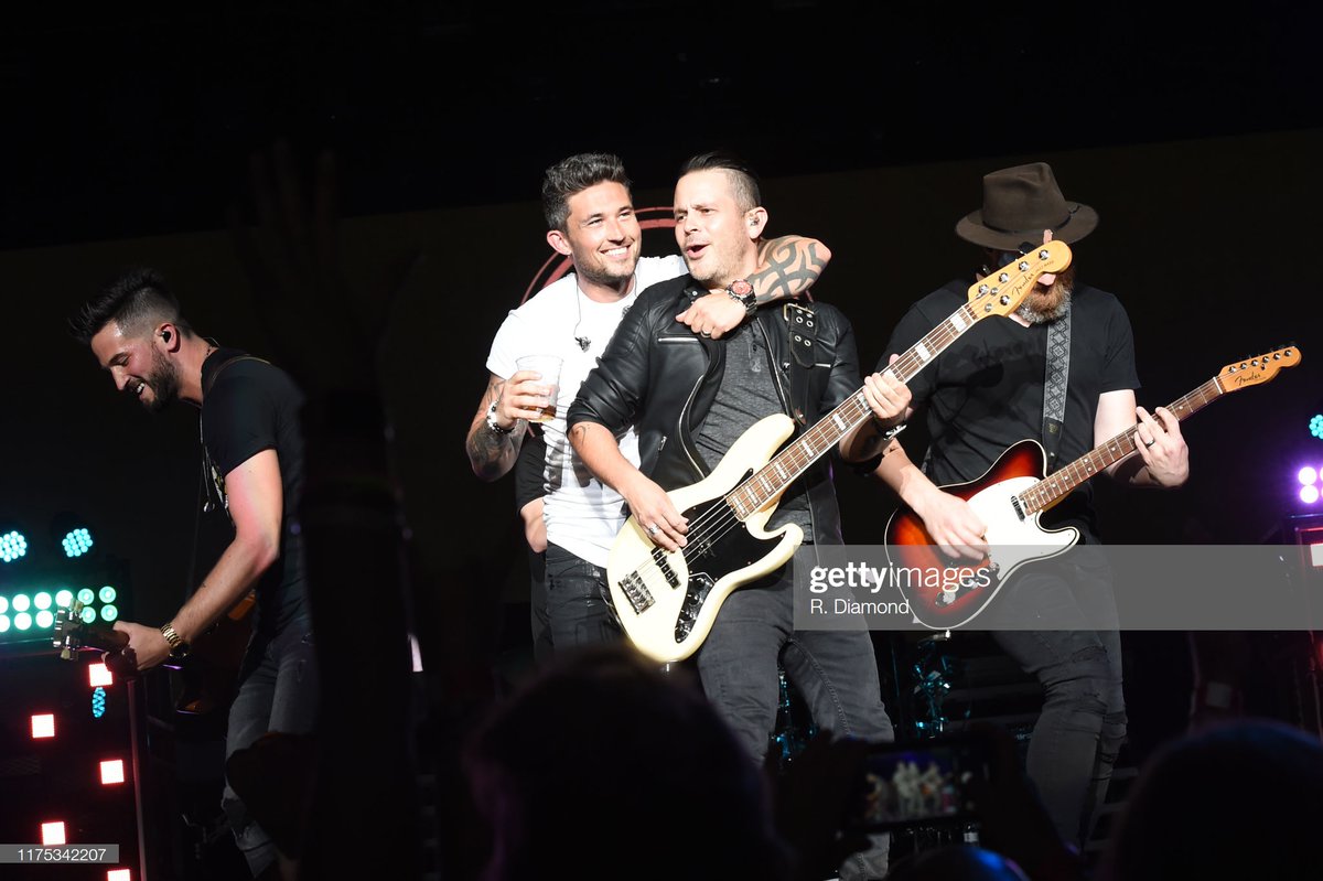 M_R_Junkies's tweet photo. #MichaelRayJunkies please join us in wishing @apatmccarthy a Happy Birthday today. #michaelrayband #michaelray πππ»
π·: @RDiamond54 @GettyImages
*Today also happens to be Rick's birthday as well. Go ahead and throw him some birthday love as well please and thank you. https://t.co/RUVSMwdaoe