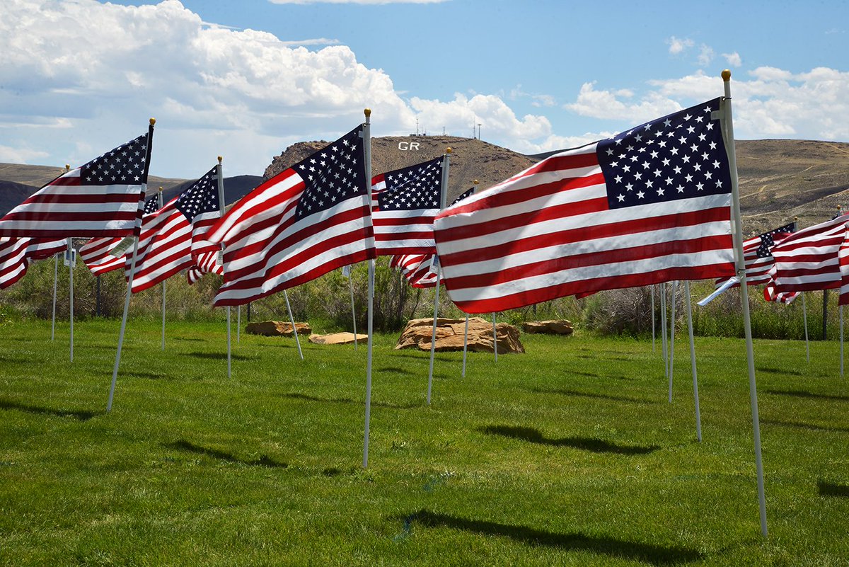 DesertDemonWY's tweet photo. Happy Fourth of July from the #FlagsOfHonor display at Thomas Moran Park in Green River, WY. https://t.co/1mUbzflHdK