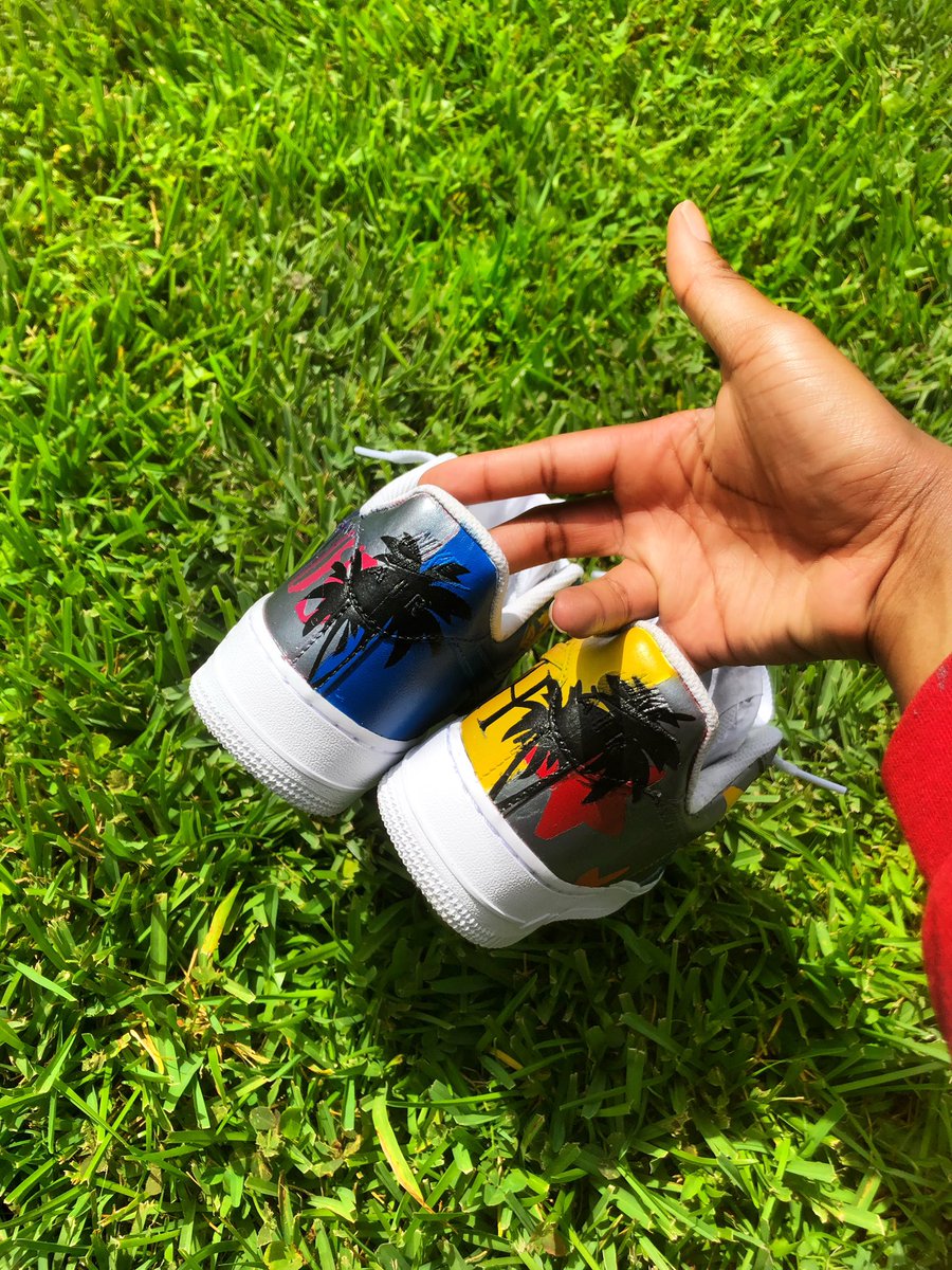 O3_STUDIOS's tweet photo. OOZONE3 STUDIOS custom AF1 ⭐️🌐🏝 Dm for customs 👩🏾‍🎨 https://t.co/02f0hLNBaF
