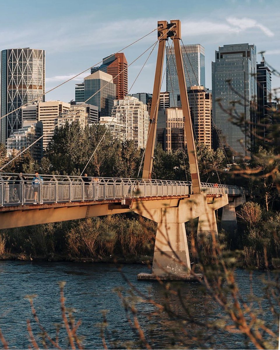 Summer is all about making memories in beautiful places like this ✨ Grab a coffee, a friend and start exploring. Photo by: bit.ly/2UVXpuI