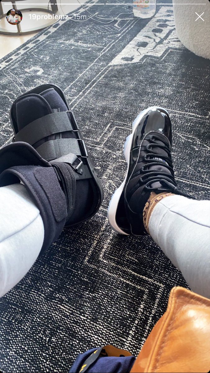 OurSf49ers_'s tweet photo. Deebo Samuel has taken the next step in his recovery, posting on IG that he has received a walking boot, as he continues to rehab through a Jones fracture of his left foot. | #49ers https://t.co/6EydkQrOmi