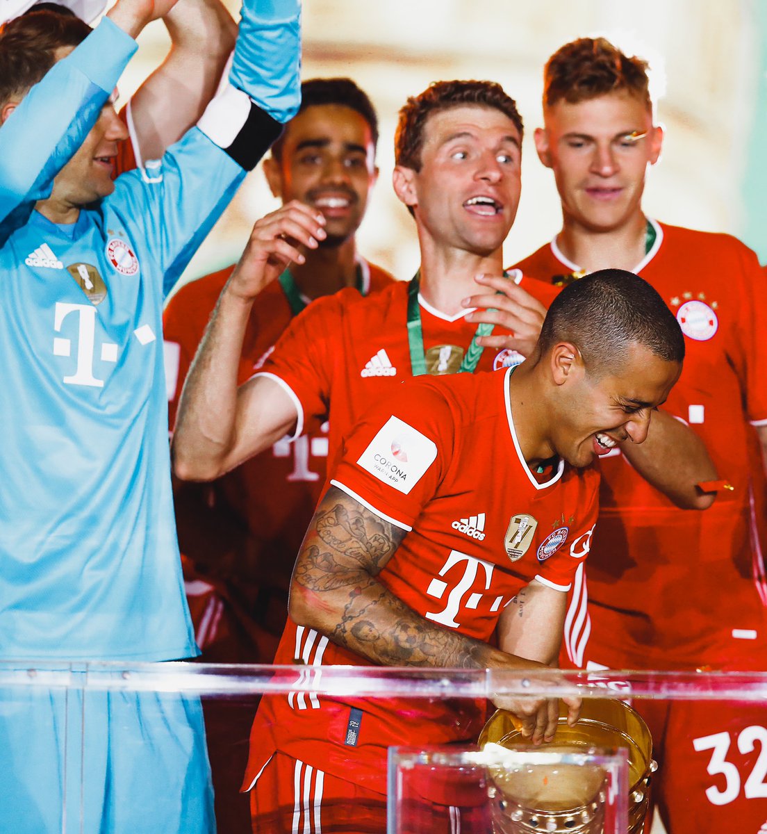 That Feeling. 😍🎉🏆
#MiaSanMia <a href="/FCBayern/">FC Bayern München</a>