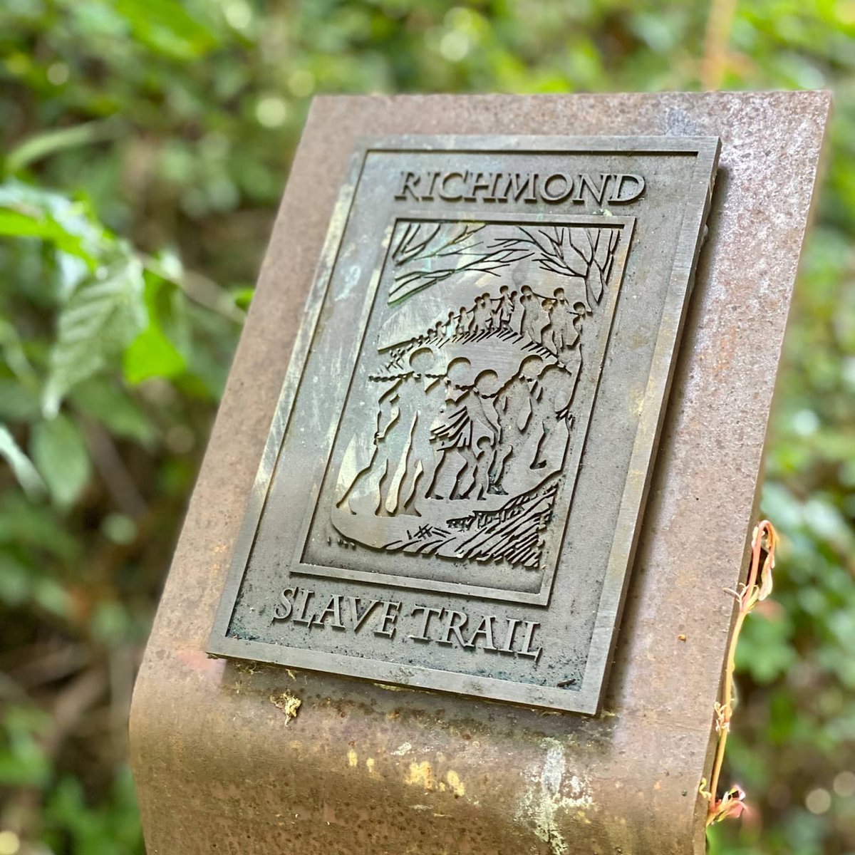 aerodgers's tweet photo. Richmond's Parks are beautiful spaces for reflection and recreation. I joined volunteers to clean up along the Richmond Slave Trail by the James. If you're enjoying our river and parks system this weekend, grab some trash on your way out, it makes a big difference. #rvaoutside https://t.co/RmnDGBIxlt