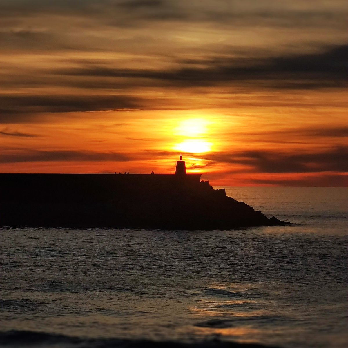 vmrr8395's tweet photo. Para lo de hoy no hay palabras, ha sido... pufff
#zumaia #sunset #geoparkea #lloranding #ShotOnMiNote10
https://t.co/TMix9591tt https://t.co/aXvIhoveaI