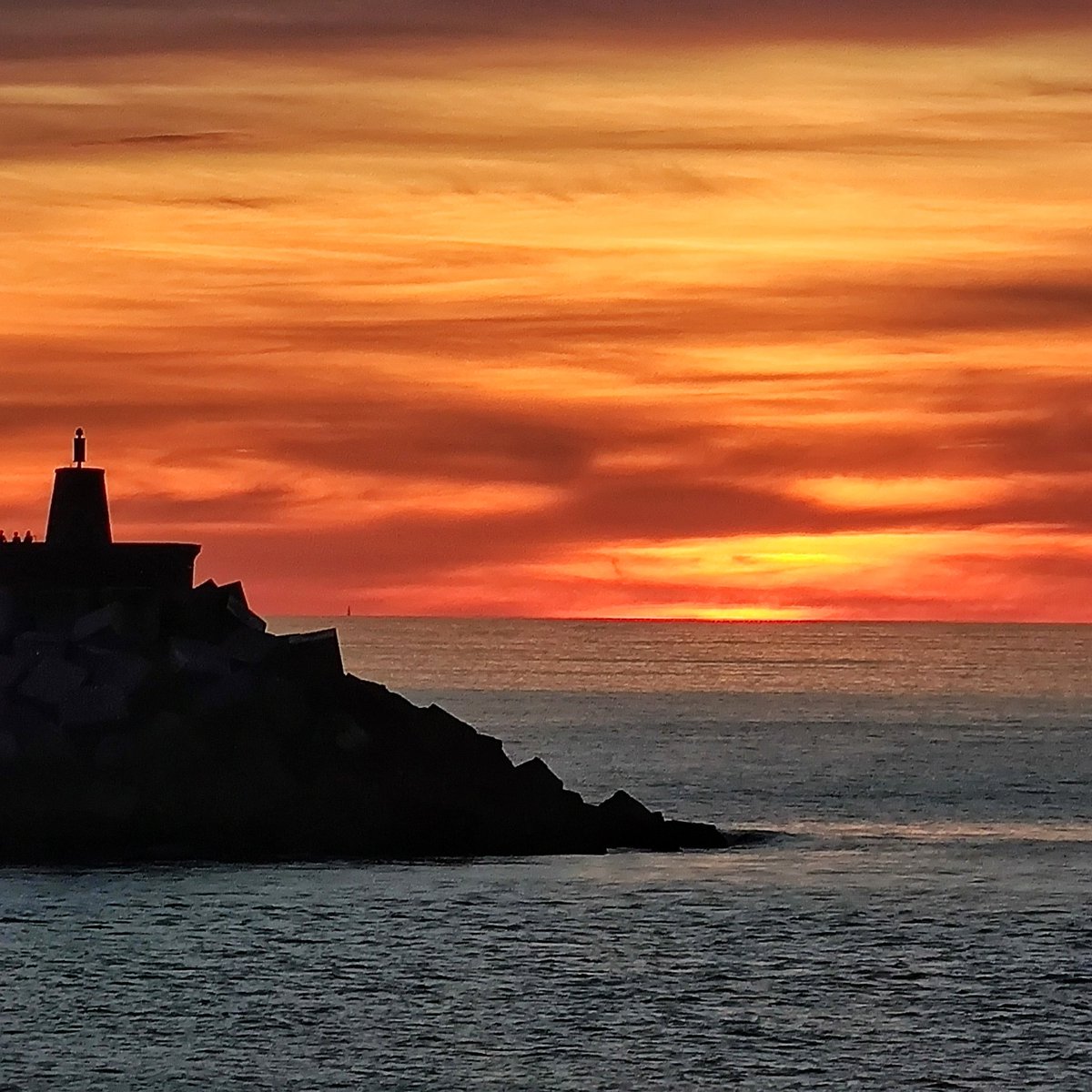 vmrr8395's tweet photo. Para lo de hoy no hay palabras, ha sido... pufff
#zumaia #sunset #geoparkea #lloranding #ShotOnMiNote10
https://t.co/TMix9591tt https://t.co/aXvIhoveaI