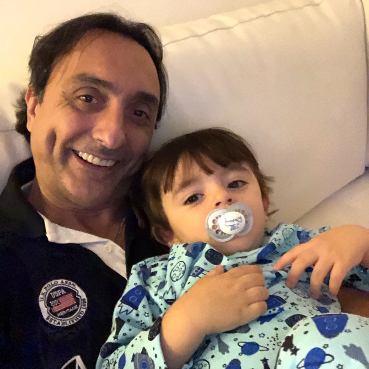 Curtindo os tios <a href="/edsonsertanejo/">Edson</a> e @hudsoncadorini na live maravilhosa #bbqmixbrahmalive #foideus que me deu esse lindo presente