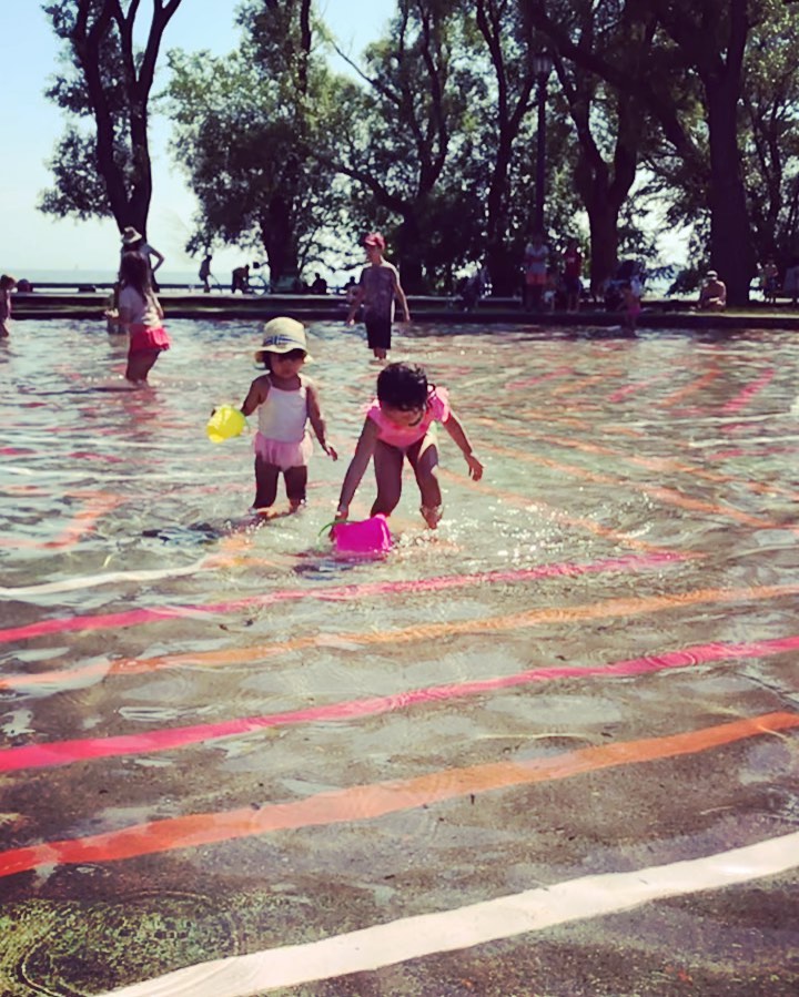 LabyrinthsDOTca's tweet photo. Wading Pool Labyrinth filled with water + kids wading in it
📸https://t.co/yNiRY1t7jv
Budapest Park ~ Sunnyside ~ Toronto
| #Octagon🛑#Labyrinths🍥#placemakingX
#BudapestPark🇭🇺#parkTO🏞️#TOparks🏞️
#SunnysideBeach🏖️#Toronto🌆#wadingpool
#UrbanAcupuncture📍#TacticalUrbanism📐. https://t.co/pOyYN1JHR8