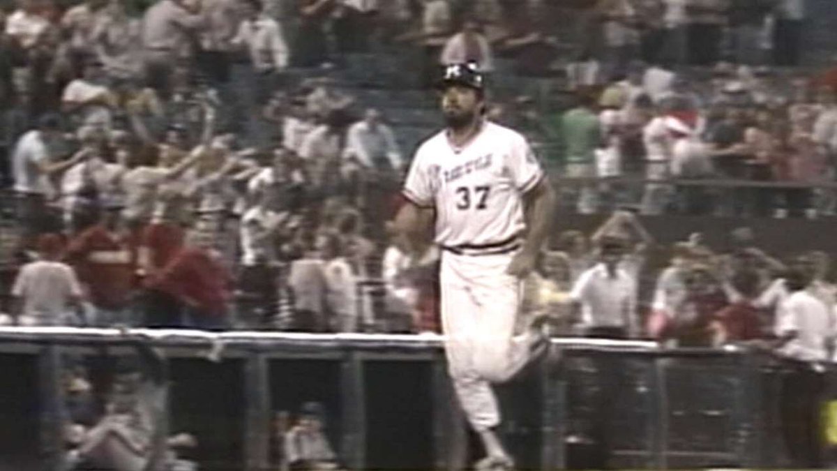 MWKronenberg's tweet photo. I was at the stadium, I saw this, I couldn’t believe it then and still don’t believe it! #RickCamp #FolkHero @MLBNetwork https://t.co/kGVKJvGbjB