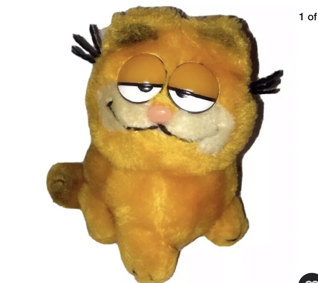 Having an anxiety attack rn and looking at vintage Garfield plushies to calm down here are my fave so far